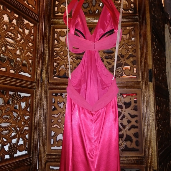 Prom dress made by flip its a size 6 and a rose red color - Picture 2 of 4